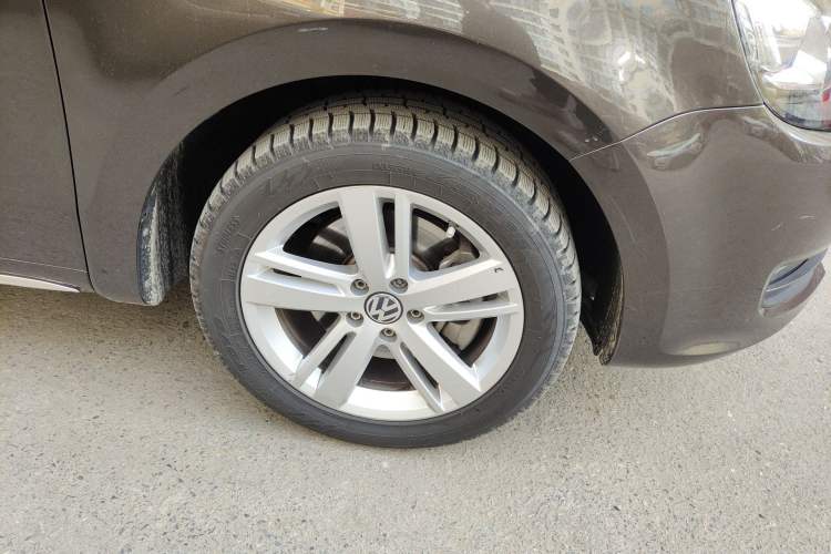 Used Volkswagen Sharan 2018 380TSI Luxury 6-Seater Right Front Wheel Hub