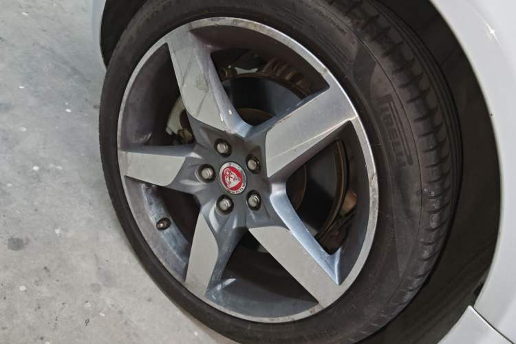 Used Jaguar XE 2018 2.0T 200 PS Two-Wheel-Drive R-Sport Sport Edition
