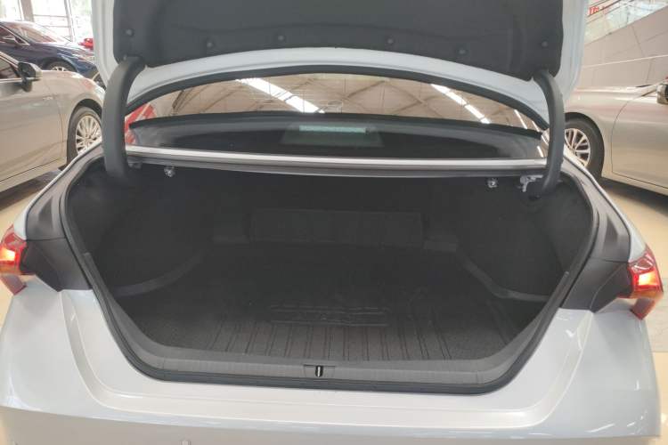 Used Toyota Avalon 2024 Dual-Engine 2.5L XLE Premium Edition Trunk