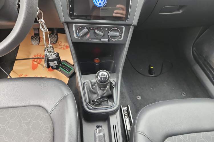 Used Volkswagen Santana 2015 1.6L Manual Comfort Edition Gear Lever