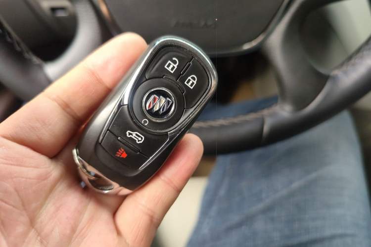 Used Buick GL8 2021 Land Cruiser Executive Class 652T Luxury Model
