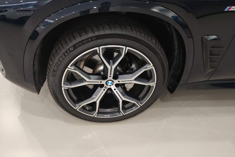 Used BMW X5 2023 xDrive 30Li Luxury M Sport Night Edition Package Left Front Wheel Hub