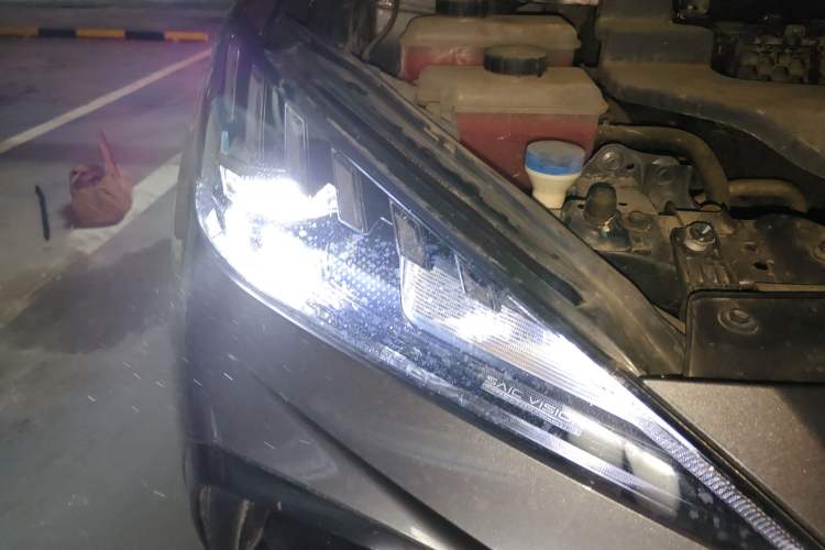 Used MG 4 EV 2022 520 km Luxury Edition Right Front Headlight