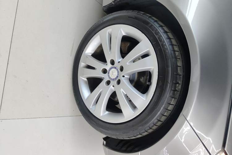 Used Mercedes-Benz C-Class 2010 C 300 Estate Right Front Wheel Hub