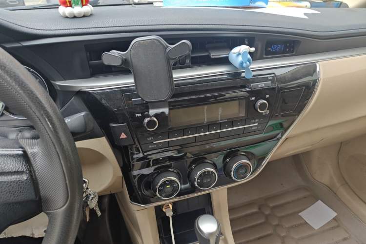 Used Toyota Corolla 2014 1.6L CVT GL Audio And AC Panel