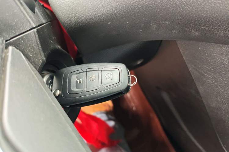 Used Ford Focus 2012 Sedan 1.6L Automatic Fashion Edition Vehicle Key