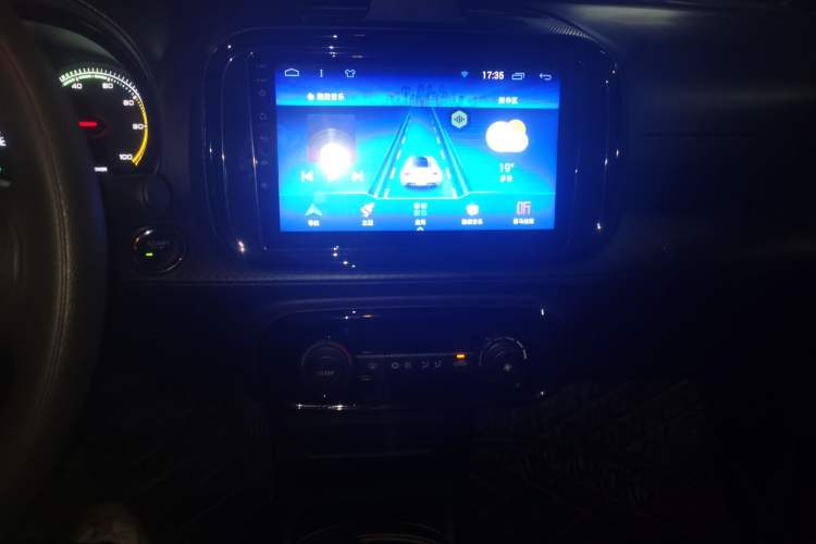 Used Roewe Clever 2021 302km All-Round Version Audio And AC Panel