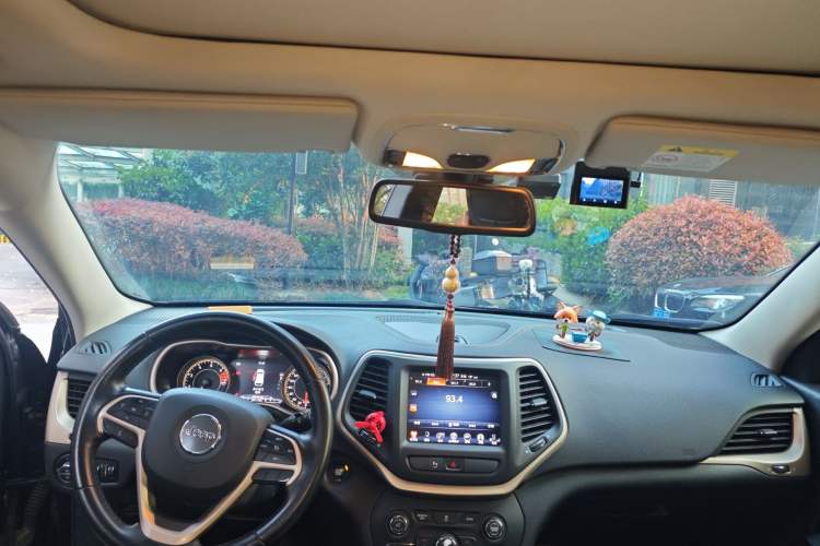 Used Jeep Cherokee 2016 2.0L Superior Edition