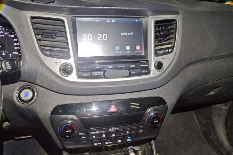 Used Hyundai Tucson 2015 1.6T Dual-Clutch Two-Wheel-Drive Smart Model Audio And AC Panel