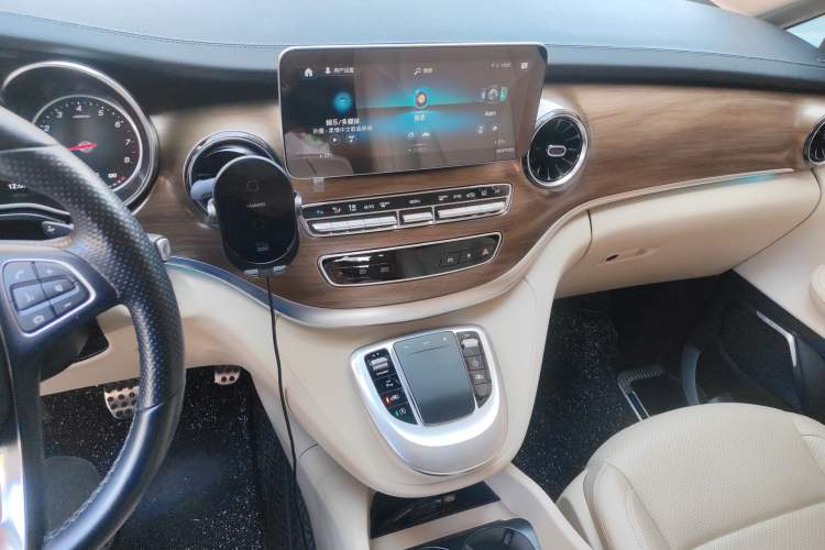 Used Mercedes-Benz V-Class 2020 V 260 L Long-wheelbase Luxury Edition Audio And AC Panel