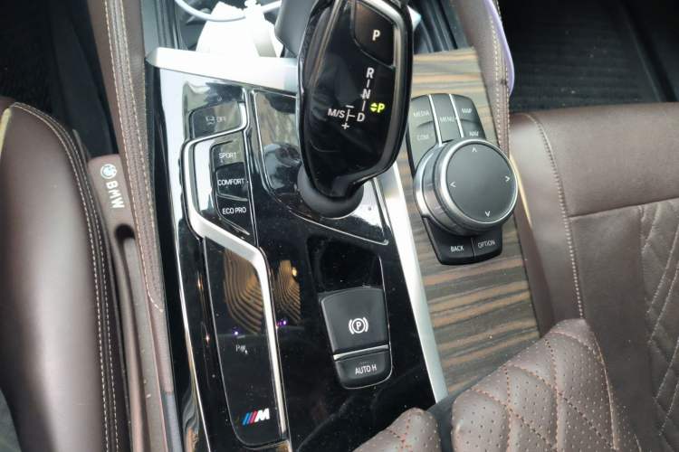 Used BMW 5 Series 2019 Facelifted 530Li Leading Edition Luxury Package Gear Lever