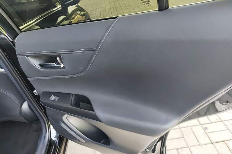 Used Toyota Harrier 2023 Dual-Engine 2.5L CVT Two-Wheel Drive Luxury Edition
