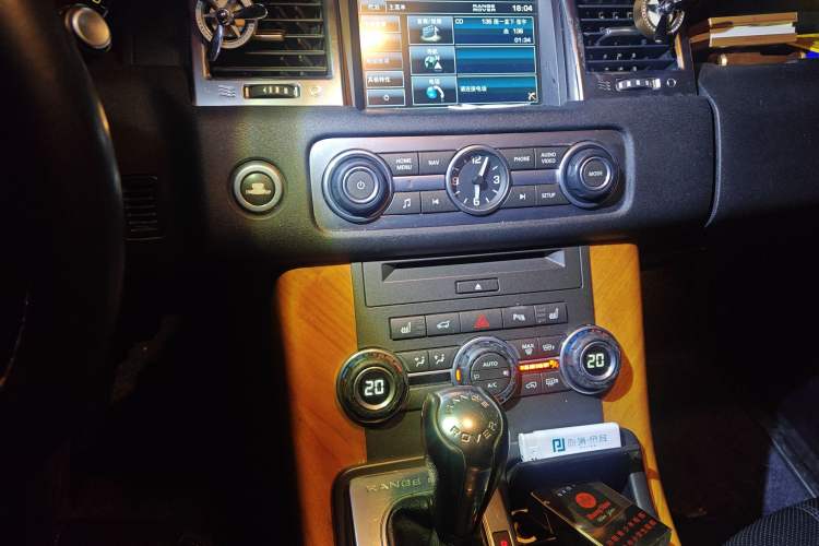 Used Land Rover Range Sport 2013 3.0 TDV6 Diesel Edition Audio And AC Panel