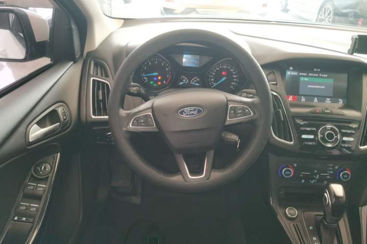 Used Ford Focus 2017 Hatchback 1.6L Automatic Fashion Edition Smart Drive Version
