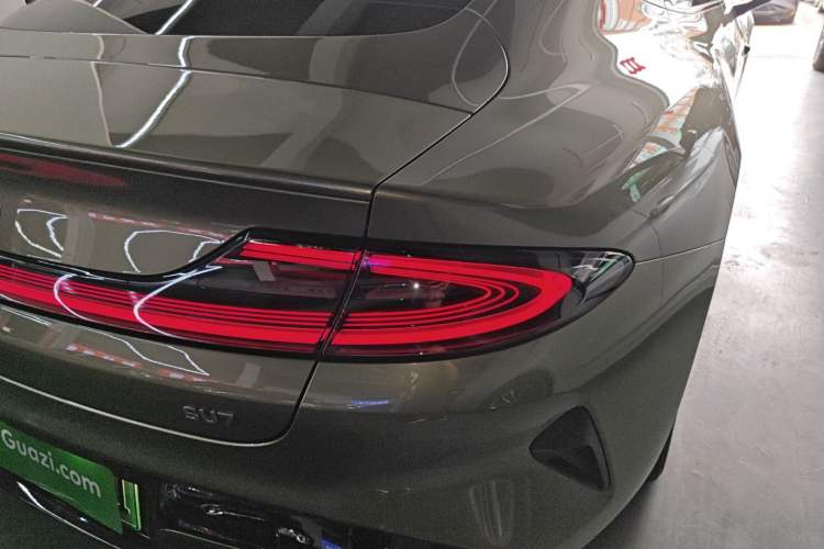 Used Xiaomi Auto SU7 2024 Rear-Drive Long-Range Intelligent Driving Version Right Rear Taillight