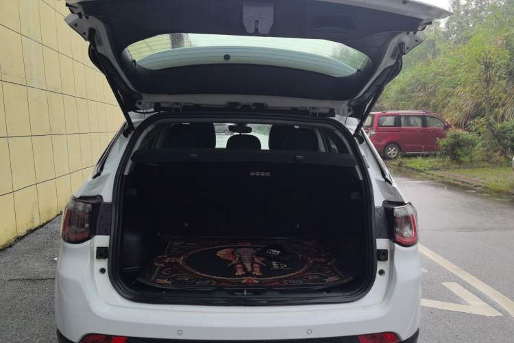 Used Jeep Compass 2017 200T Automatic Family Edition Trunk