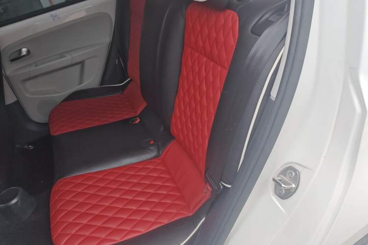 Used Volkswagen up! 2015 1.0L move up!
