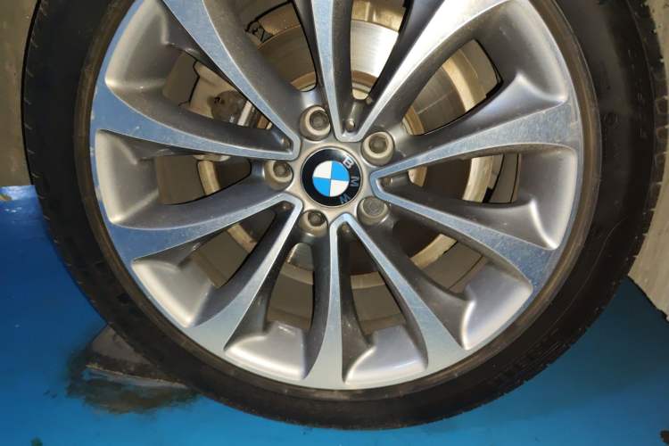 Used BMW 5 Series 2014 528Li Leading Model
