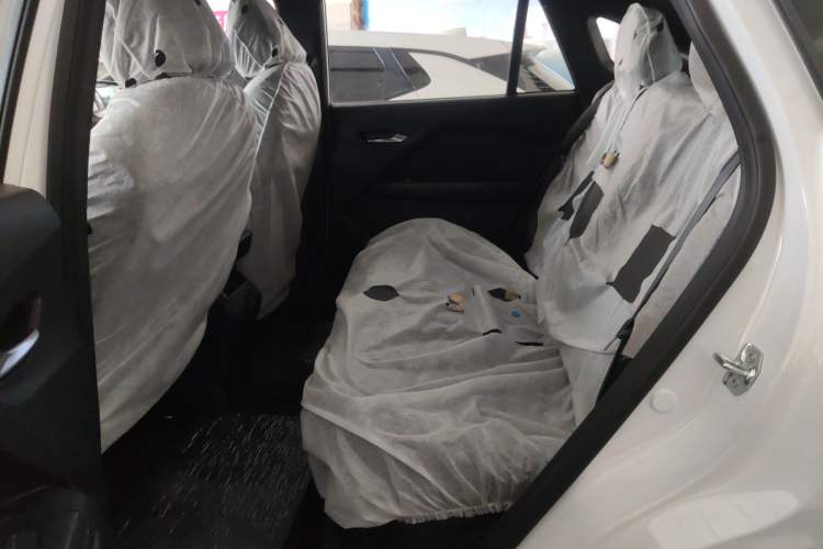 Used Livan 7 2024 605 km Wealth Edition