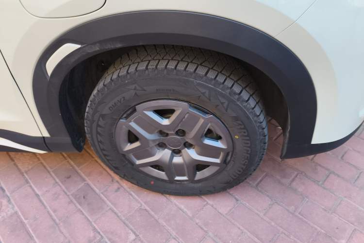 Used BYD Yuan UP 2025 Model 301KM Leading Version Right Front Wheel Hub