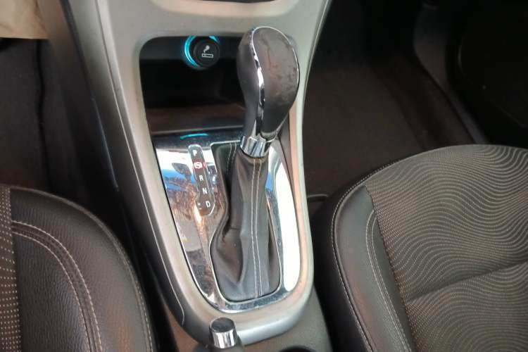 Used Buick GT 2010 XT 1.8L Automatic Fashion Edition Gear Lever