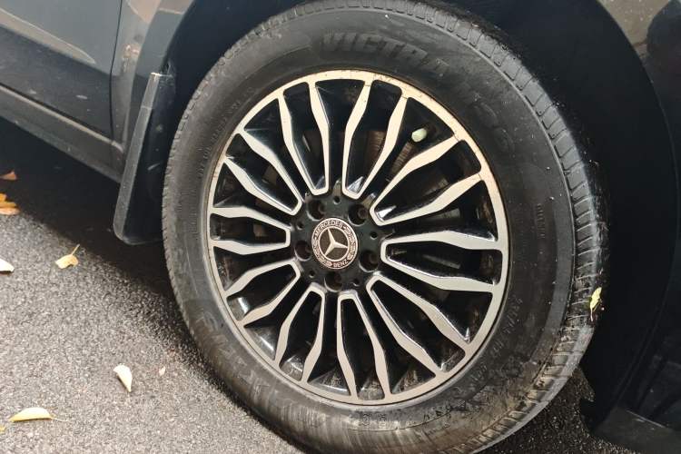 Used Mercedes-Benz Vito 2018 2.0T Business Version China V Emission Standard Right Front Wheel Hub