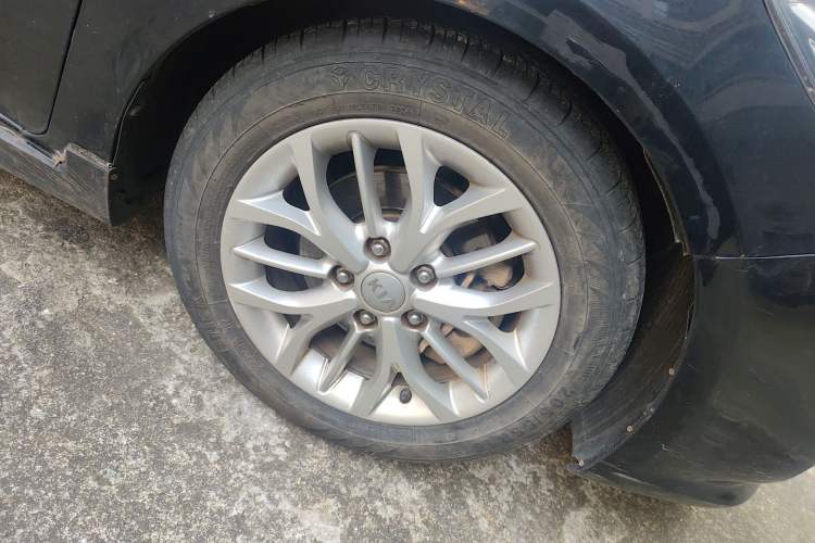 Used Kia K3S 2014 1.6L Automatic GLS Right Front Wheel Hub