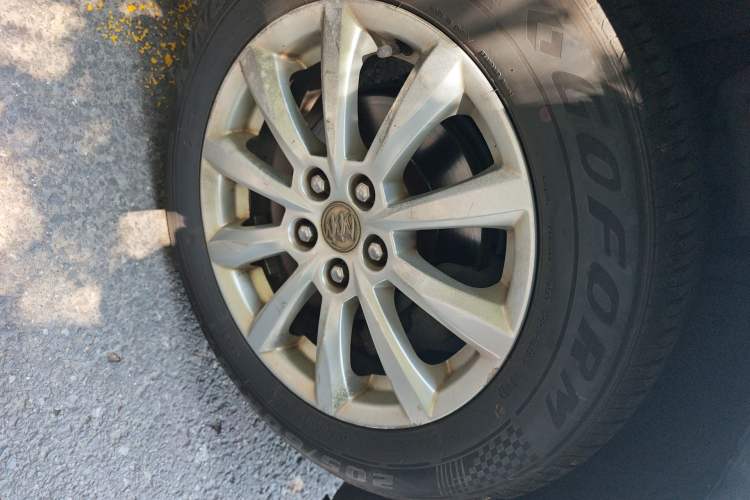 Used Buick GT 2013 GT 1.6L Manual Entry-Level Model Right Front Wheel Hub