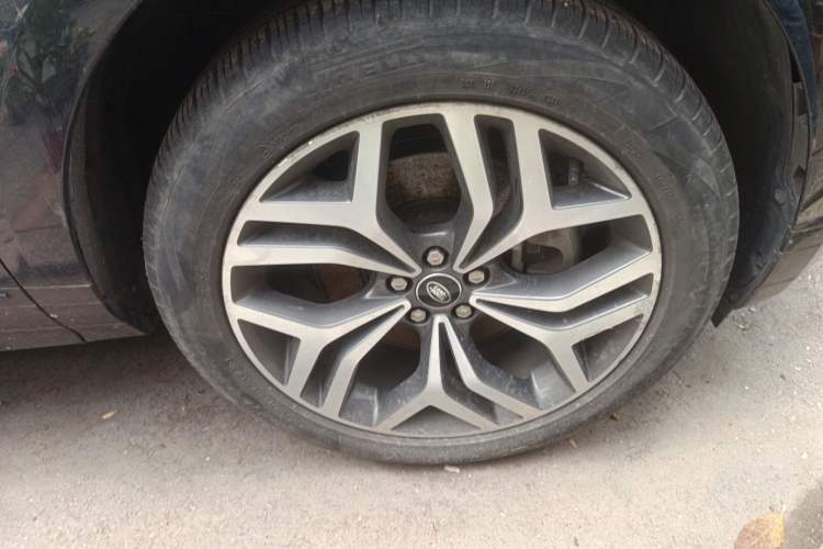 Used Land Rover Range Evoque 2021 Range Rover Velar L 249PS R-Dynamic First Edition Right Front Wheel Hub