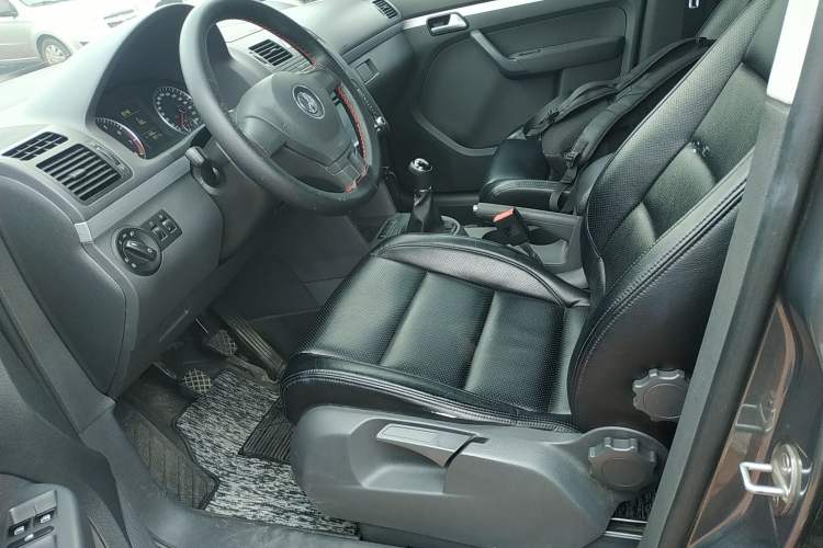 Used Volkswagen Touran 2015 1.4T Manual Fashion Edition 5-Seater
