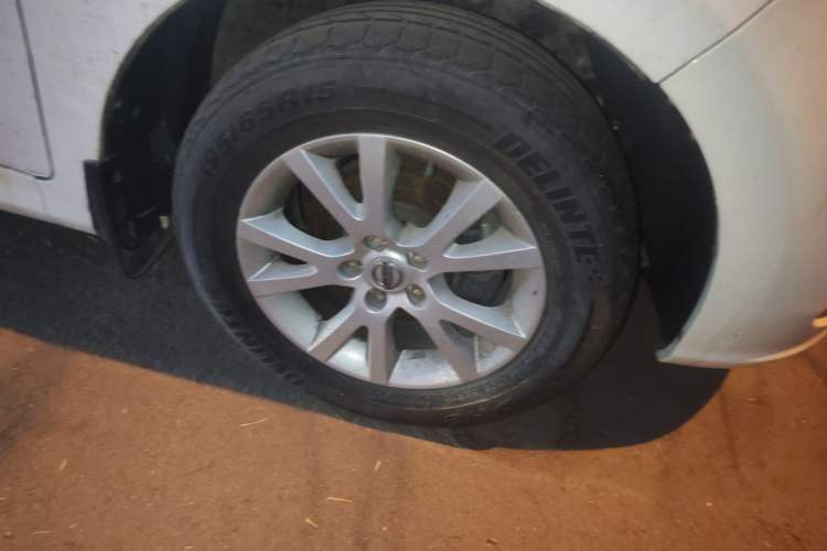 Used Jinbei 750 2016 1.5L Flagship Edition
