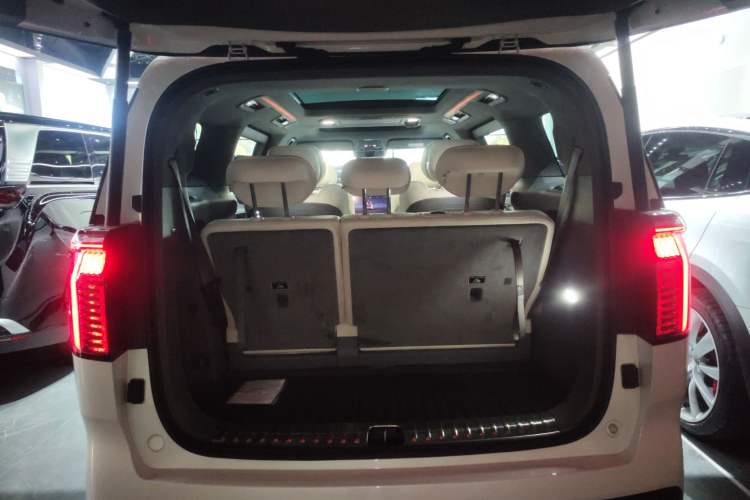 Used Zeekr 009 2024 7-Seater Aisle Version 108 kWh Trunk