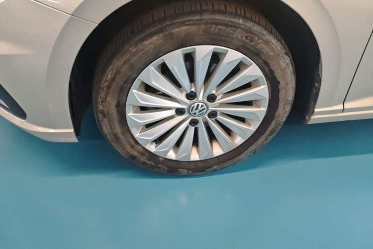 Used Volkswagen Lavida 2019 1.5L Automatic Comfort Edition China VI Standard Left Front Wheel Hub