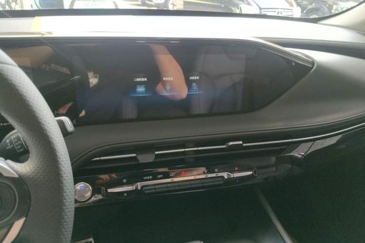 Used Dongfeng Aeolus Huge 2024 Mach Power 1.5T Premium Model Audio And AC Panel