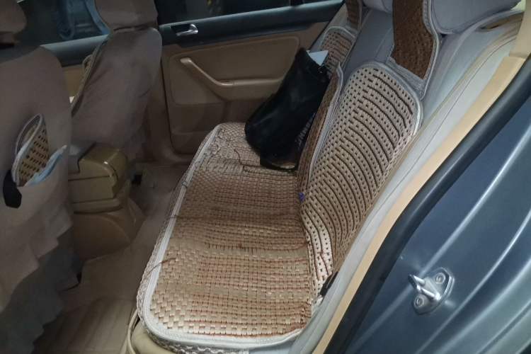 Used Volkswagen Sagitar 2009 1.6L Manual Fashion Model with Leather Interior