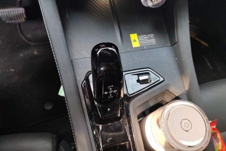 Used Lynk & Co 03 2023 1.5TD DCT JingPro Gear Lever
