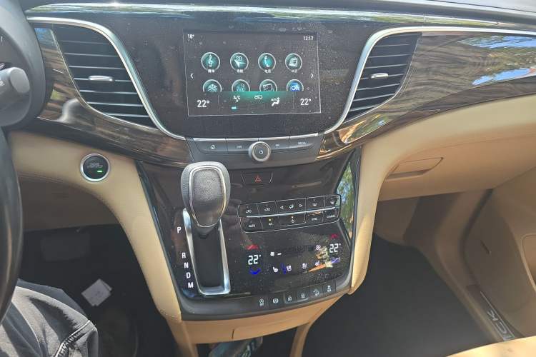 Used Buick GL8 2017 ES 28T Flagship Model China V Standard Audio And AC Panel