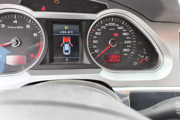 Used Audi A6L 2011 2.0 TFSI automatic Comfort trim
