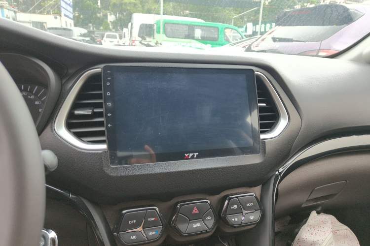 Used GAC Trumpchi GS4 2017 235T Manual Two-Wheel Drive Luxury Edition Audio And AC Panel