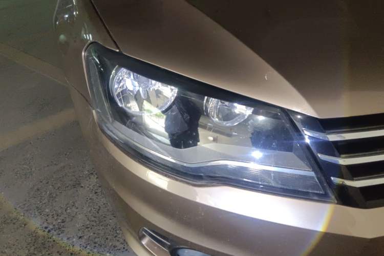 Used Volkswagen Bora 2014 1.6L Automatic Comfort Model Right Front Headlight