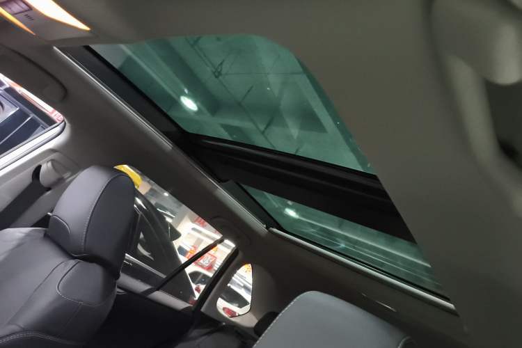 Used Toyota RAV4 2021 2.0L CVT Two-Wheel Drive Prestige Edition Headliner