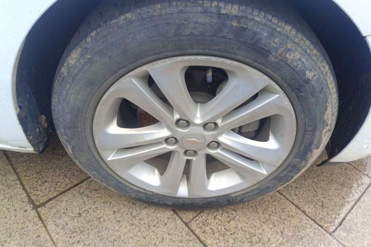 Used Chevrolet Cruze 2016 1.5L Automatic Luxury Edition Right Front Wheel Hub