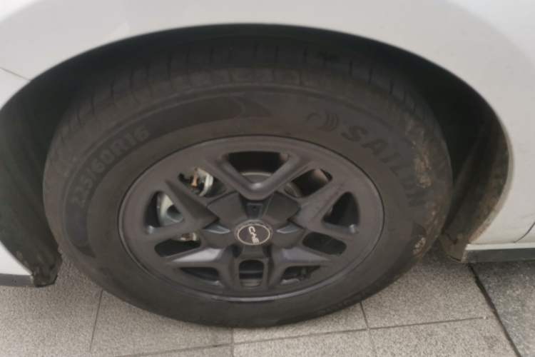 Used BYD Seal 05 DM-i 2025 DM-i Smart Drive 55KM Luxury Model Left Front Wheel Hub