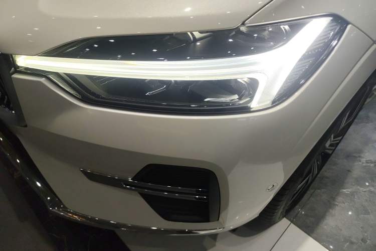 Used Volvo XC60 New Energy 2023 T8 Plug-in Hybrid Long-Range All-Wheel Drive Smart Luxury Edition
