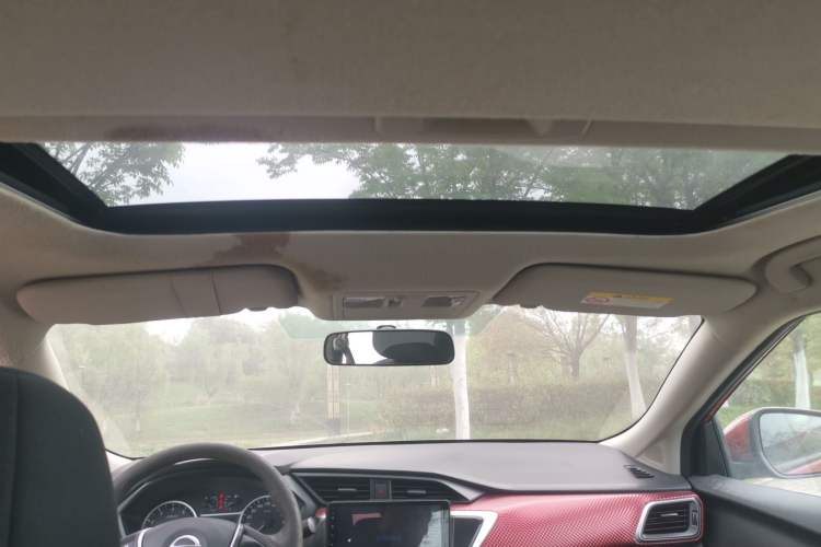 Used Nissan Lannia 2016 1.6L CVT Cool Edition Headliner