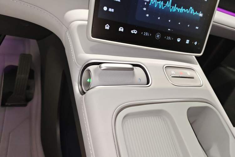 Used Nio EC6 2024 75 kWh Gear Lever