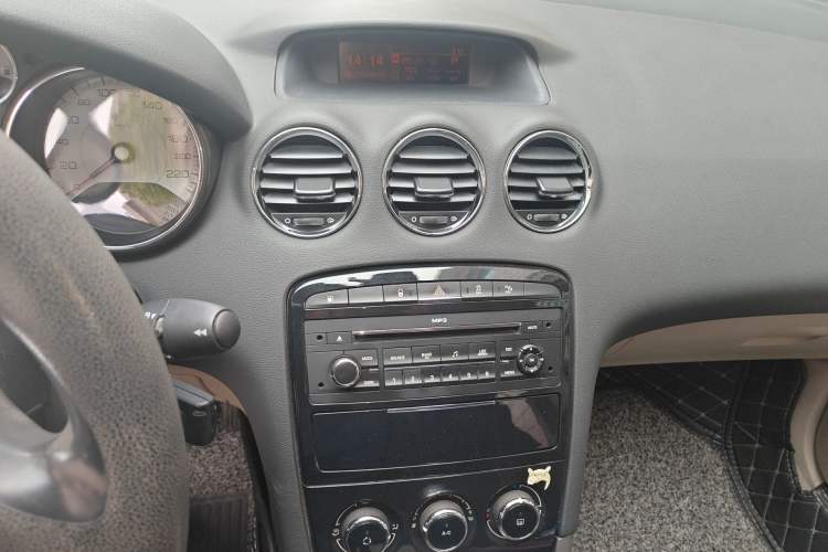 Used Peugeot 408 2013 2.0L Automatic Comfort Edition Audio And AC Panel