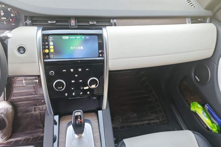 Used Land Rover Discovery Sport 2022 Revised Version 249 PS R-Dynamic S Performance Edition 5 Seats Audio And AC Panel