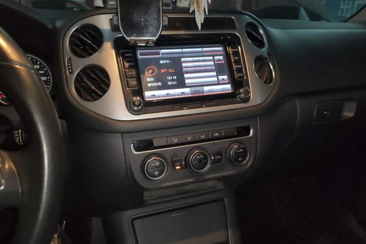 Used Volkswagen Tiguan 2015 1.8TSI Automatic Two-Wheel Drive Comfort Edition Audio And AC Panel