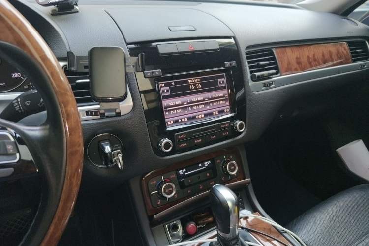 Used Volkswagen Touareg 2011 3.0 TSI Comfort Version